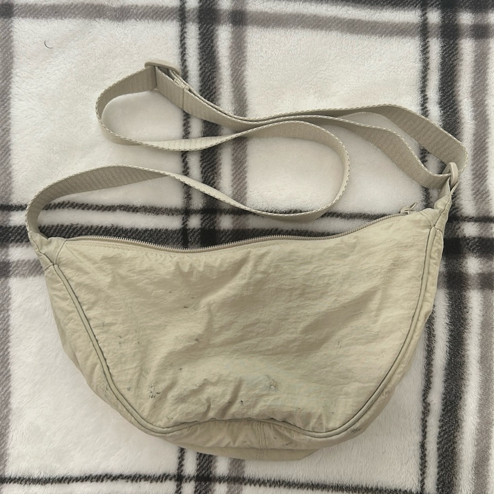uniqlo • crossbody